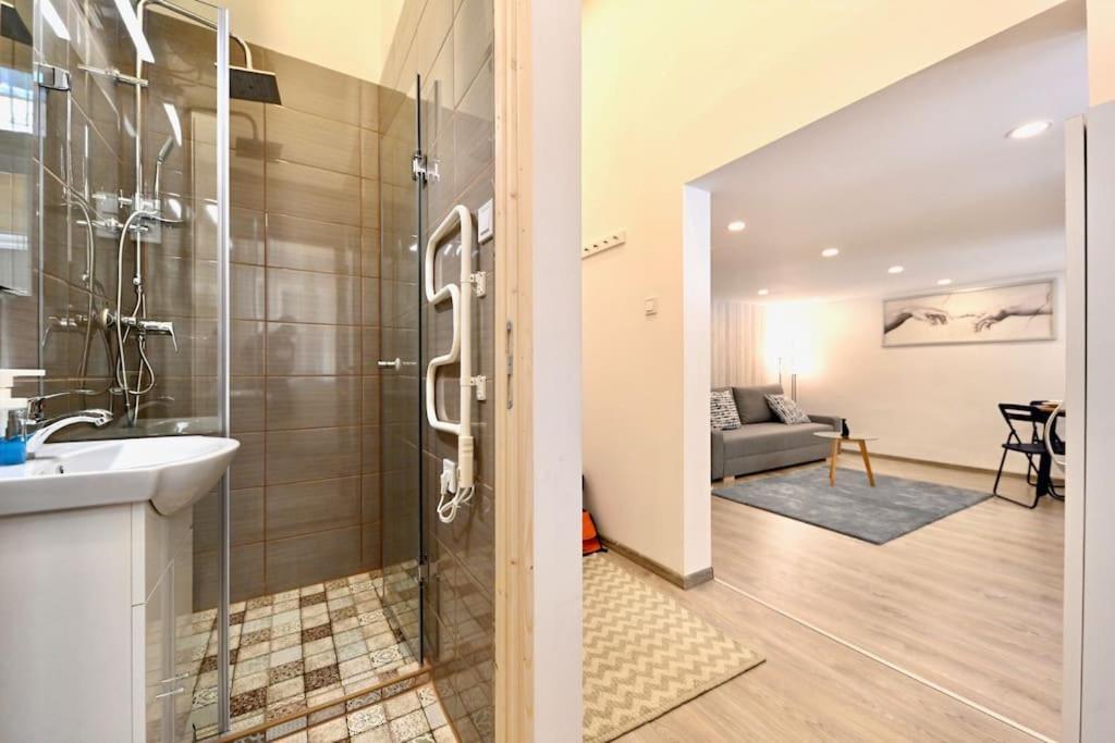 Cute Gallery Flat In Kiraly Street บูดาเปสต์ ภายนอก รูปภาพ